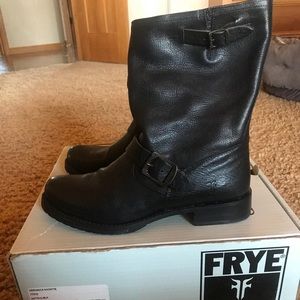 Frye Veronica Shortie